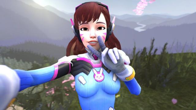 R-18 D.va (Overwatch) Loading screen
