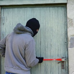 Pry Door open with Crowbar – Project Zomboid Mod