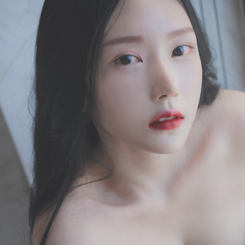 Cleavage without a bra preview