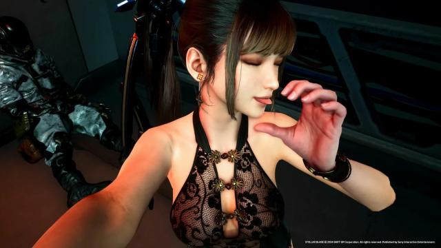 R-18 Eve (Stellar Blade) X animated Glow Tablet Medkit