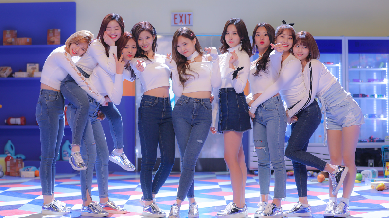 TWICE HEART SHAKER