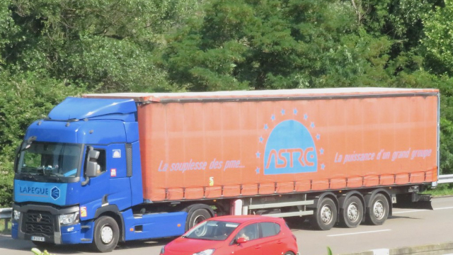Lapegue Transports - Schmitz Cargobull Universal 13 M Paint