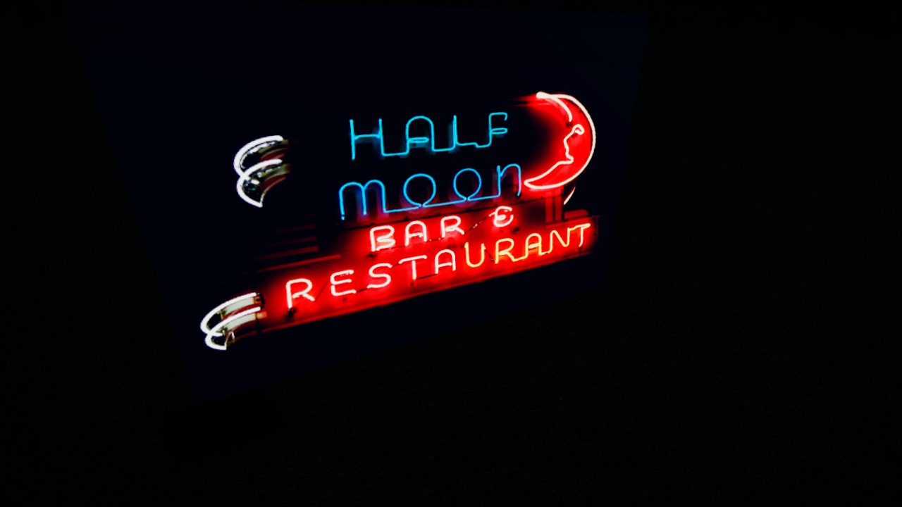DA-HalfMoonNeonSign
