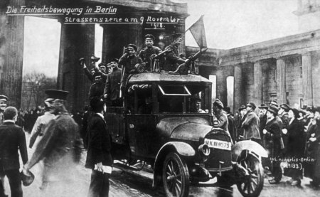 Christmas fights [Mission Berlin 1919 #1]