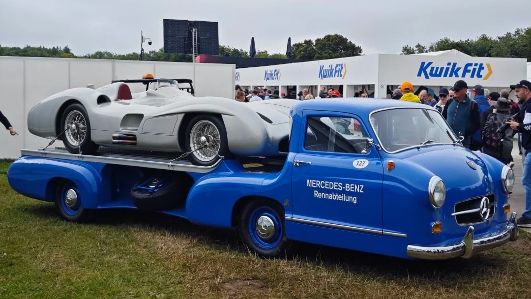 BENZ BLAUES WUNDER 奔驰蓝色奇迹运输车