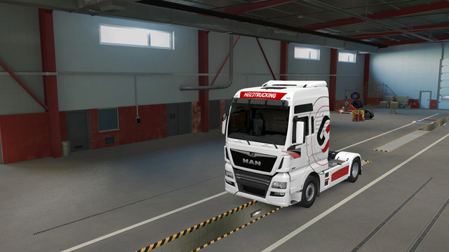 HeloTrucking Weiß/Rot abgesetzt