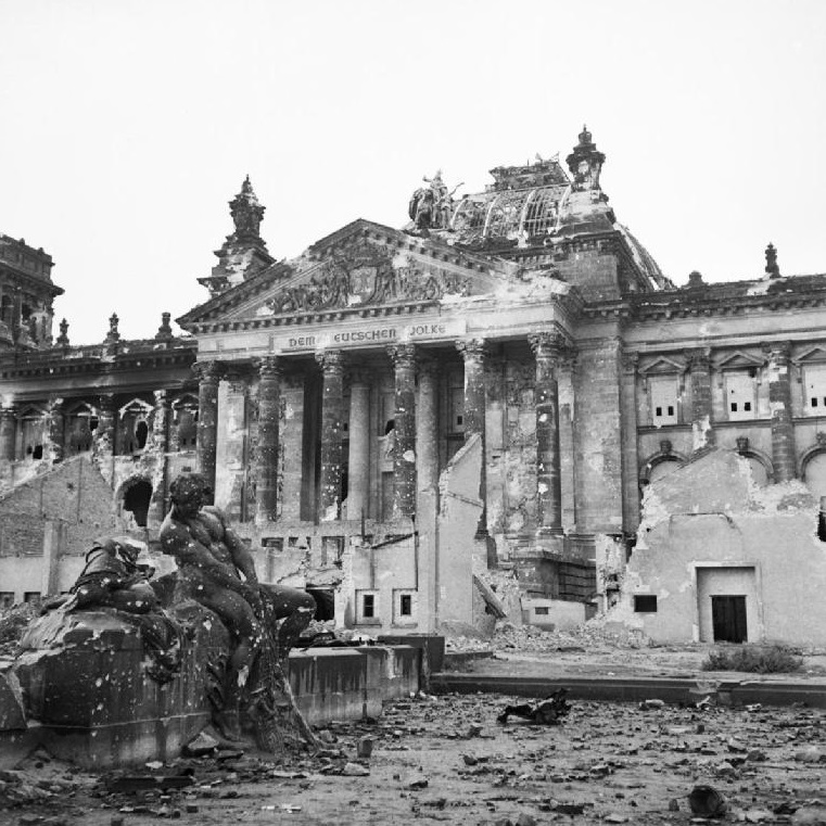 BERLIN, YEAR ZERO (1945)
