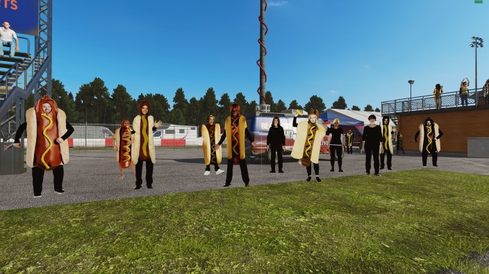 Frank Wurst HotDog Spectators