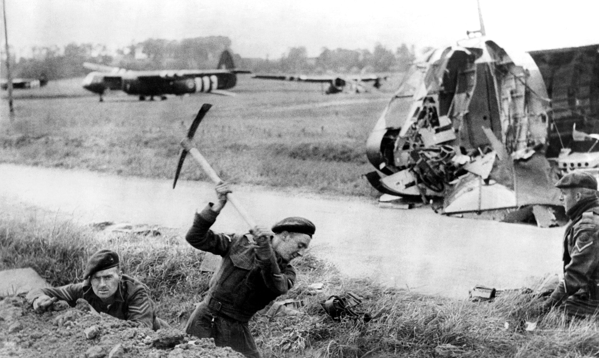 Defending Pegasus Bridge [Mission]