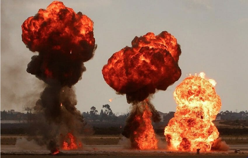 单兵炸弹 / One Man Bomb