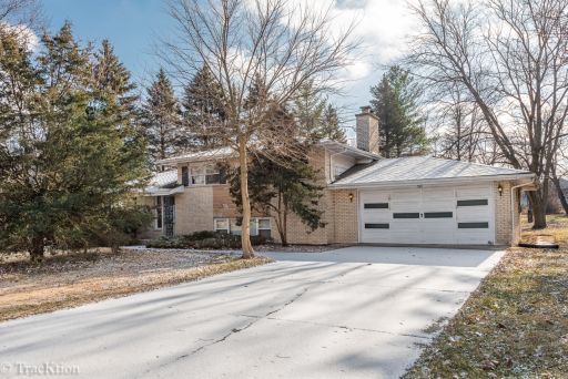 521 64TH ST WILOWBROOK IL 60527 FOR SALE OR FOR RENT.