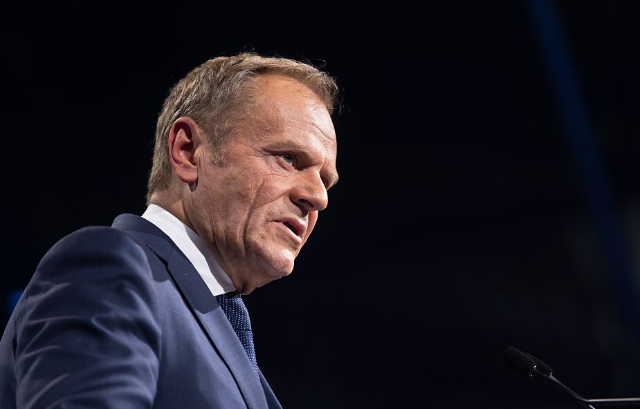 Tusk Manipuluje